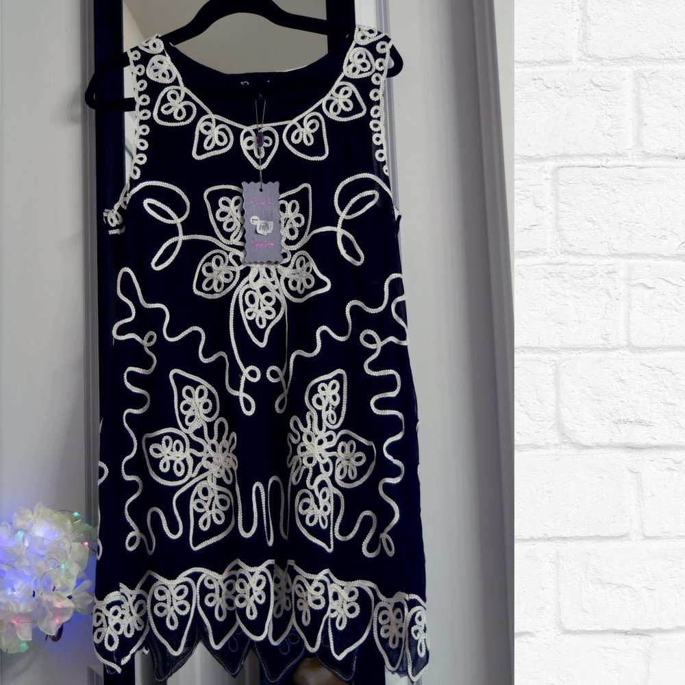 NWT! Pretty Angel Scalloped black and white tank